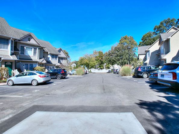 85 Locust Avenue APT 516, New Canaan CT 06840