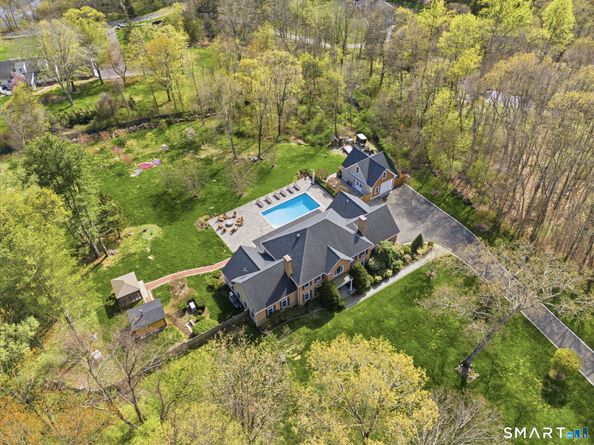 16 Robin Hood Lane, Easton CT 06612