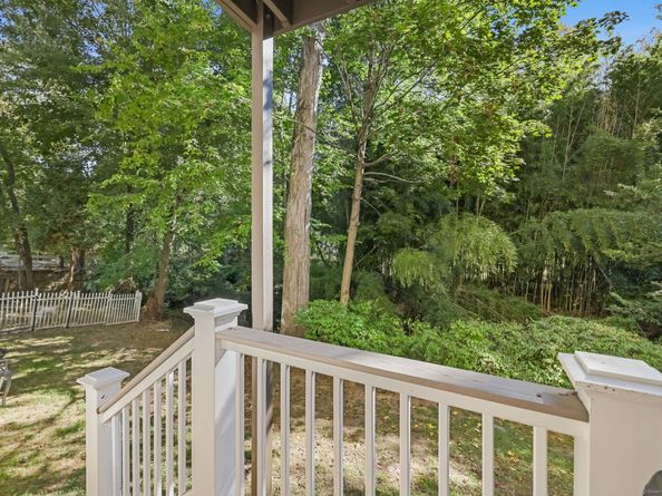 95 Columbus Place APT 6, Stamford CT 06907