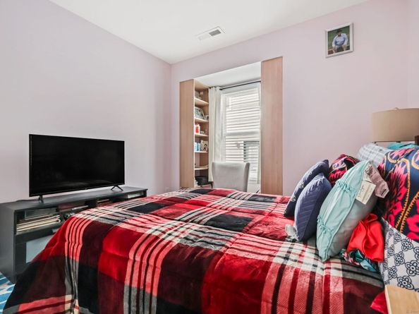 95 Columbus Place APT 6, Stamford CT 06907