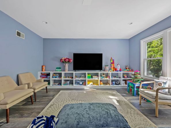 95 Columbus Place APT 6, Stamford CT 06907