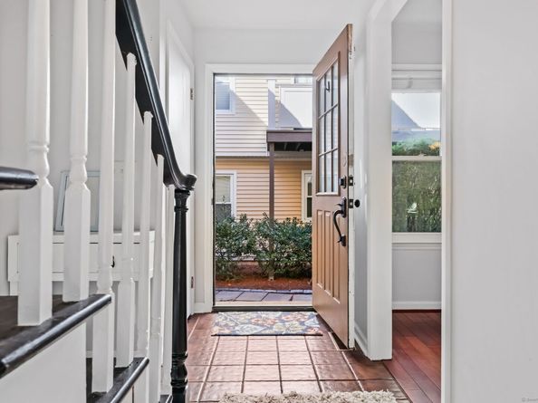 95 Columbus Place APT 6, Stamford CT 06907