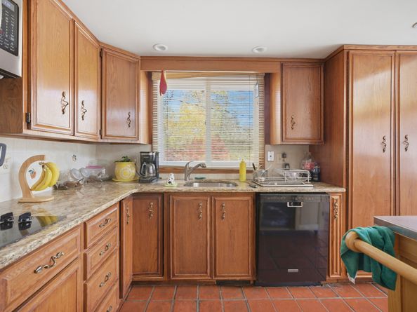 4 Alan Road, Danbury CT 06810