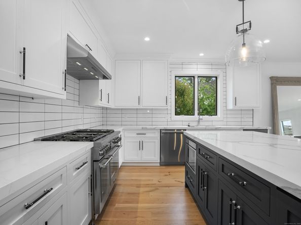 345 Reef Road C9, Fairfield CT 06824
