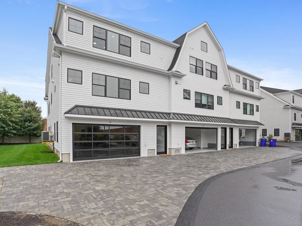 345 Reef Road C9, Fairfield CT 06824
