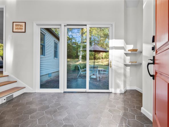 60 Winnepoge Drive, Fairfield CT 06825