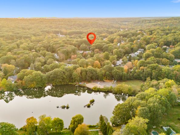 60 Winnepoge Drive, Fairfield CT 06825