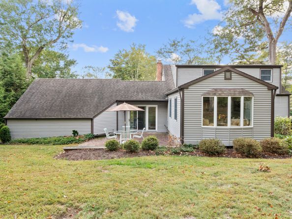 60 Winnepoge Drive, Fairfield CT 06825