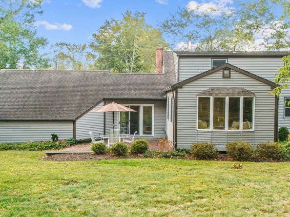 60 Winnepoge Drive, Fairfield CT 06825