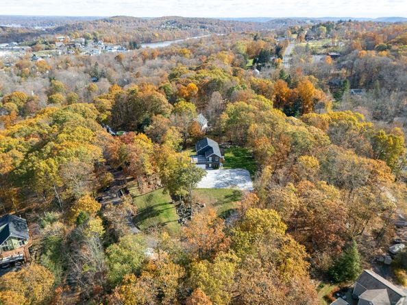 2 Evet Drive, New Fairfield CT 06812