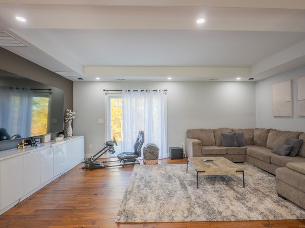 2 Evet Drive, New Fairfield CT 06812