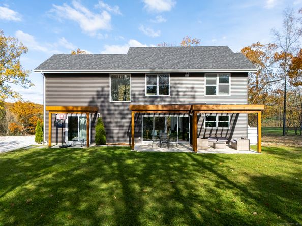 2 Evet Drive, New Fairfield CT 06812