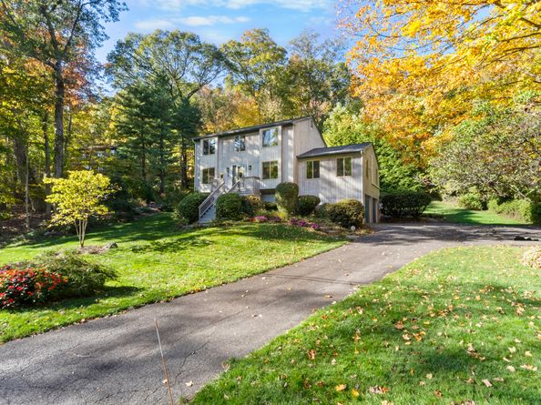 35 Mustang Drive, Shelton CT 06484