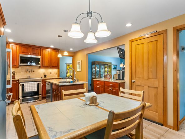 35 Mustang Drive, Shelton CT 06484