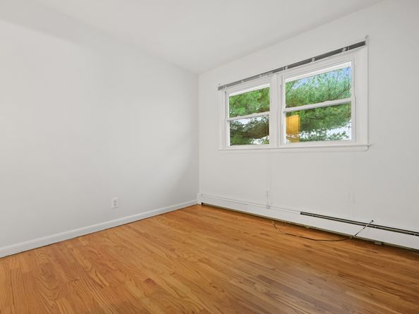 33 Dora Street, Stamford CT 06902