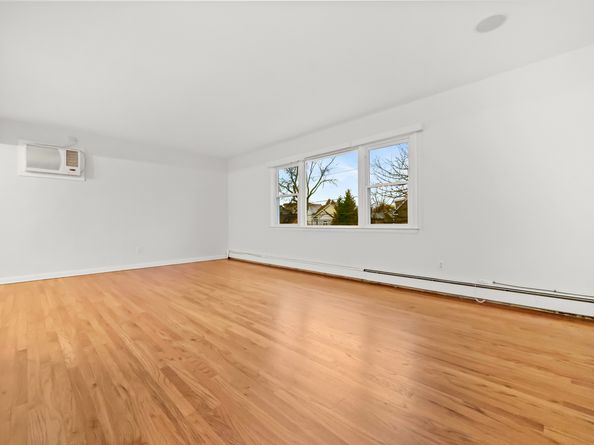 33 Dora Street, Stamford CT 06902