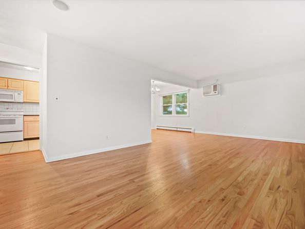 33 Dora Street, Stamford CT 06902