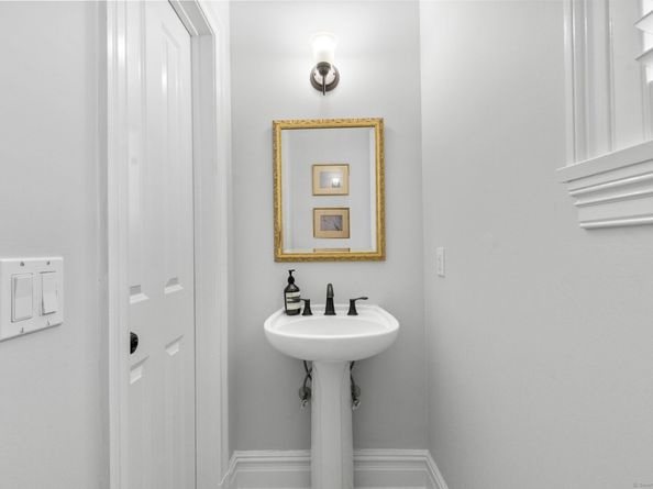 104 Ritch Avenue W Apt 6, Greenwich CT 06830