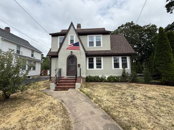 520 Savoy Street