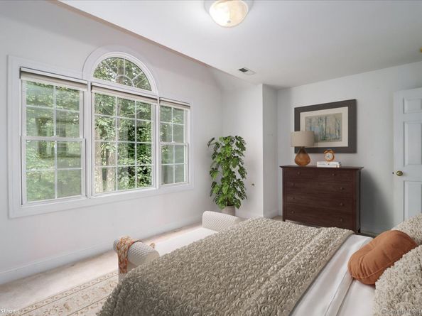 11 Emerald Ridge Court, Shelton CT 06484