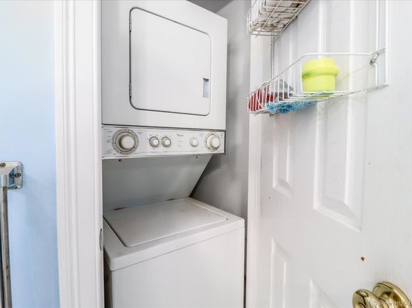 11 Emerald Ridge Court, Shelton CT 06484