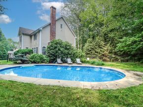 11 Emerald Ridge Court, Shelton CT 06484