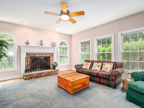 11 Emerald Ridge Court, Shelton CT 06484
