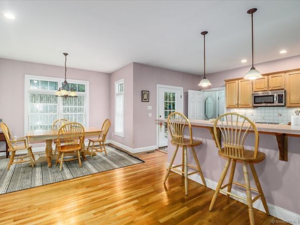 11 Emerald Ridge Court, Shelton CT 06484