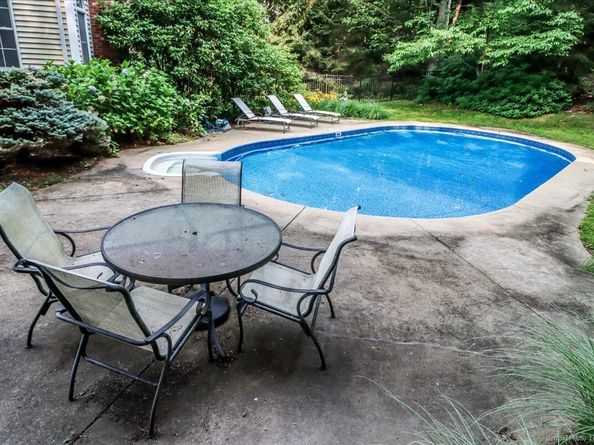 11 Emerald Ridge Court, Shelton CT 06484