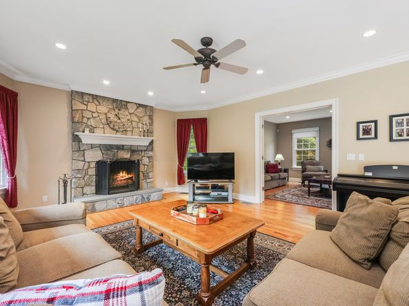 28 Sunnyview Drive, Redding CT 06896