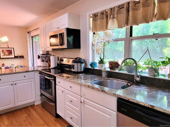 162 Colonial Road Apt 1, Stamford CT 06906