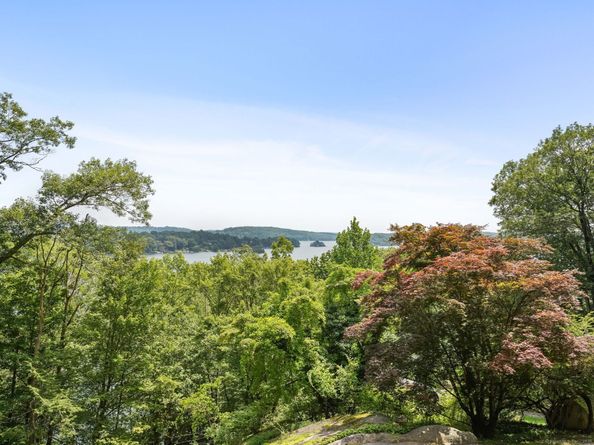 Undisclosed Address #24114517, New Fairfield CT 06812