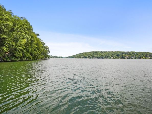 Undisclosed Address #24114517, New Fairfield CT 06812