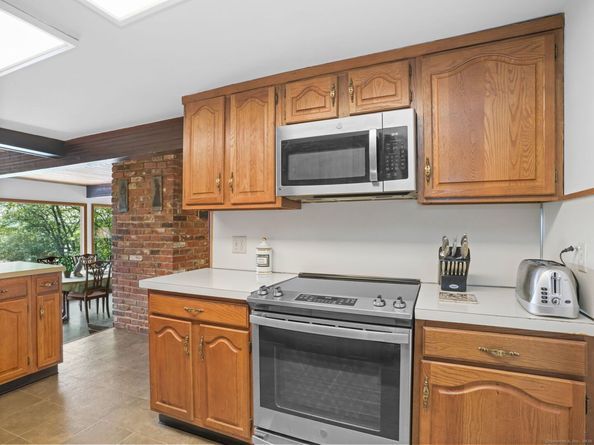 Undisclosed Address #24114517, New Fairfield CT 06812