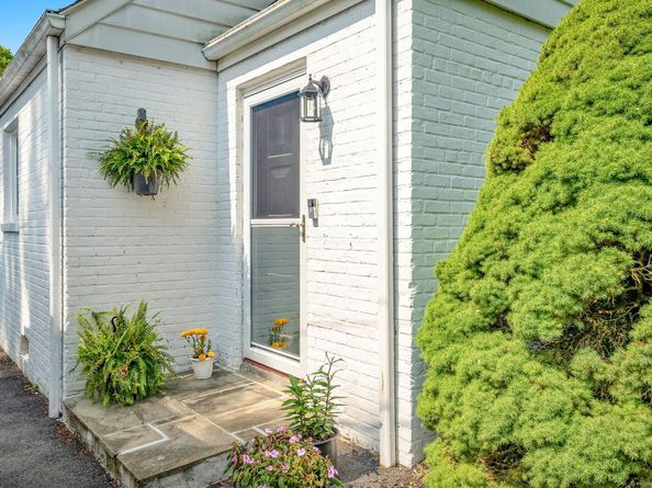 33 Halsey Drive, Greenwich CT 06870
