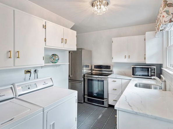 33 Halsey Drive, Greenwich CT 06870