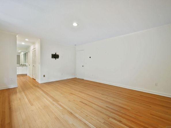 289 New Norwalk Road 22, New Canaan CT 06840