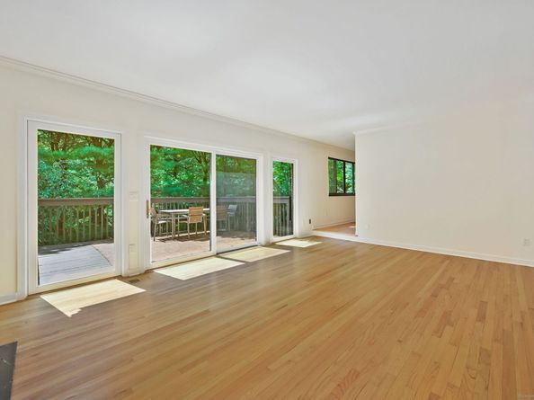289 New Norwalk Road 22, New Canaan CT 06840