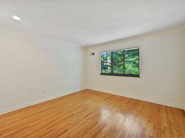 289 New Norwalk Road 22, New Canaan CT 06840