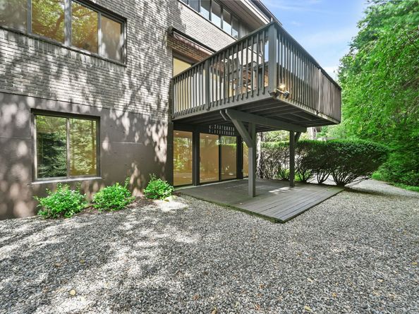 289 New Norwalk Road 22, New Canaan CT 06840