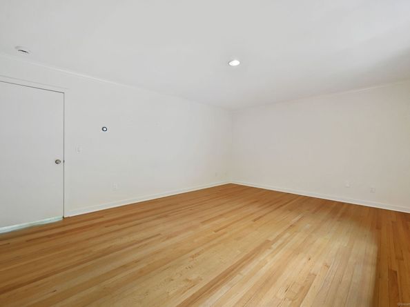 289 New Norwalk Road 22, New Canaan CT 06840