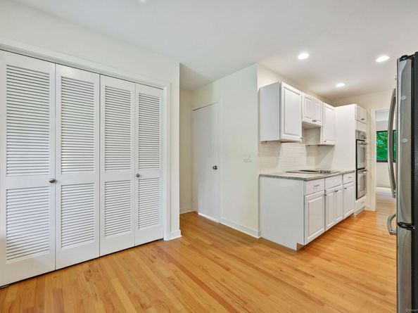 289 New Norwalk Road 22, New Canaan CT 06840