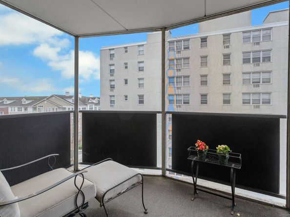 50 Glenbrook Road APT 7C, Stamford CT 06902