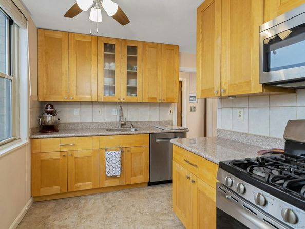 50 Glenbrook Road APT 7C, Stamford CT 06902