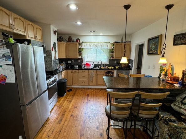 385 Chamberlain Avenue, Bridgeport CT 06606