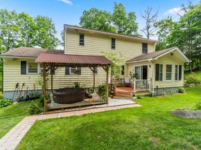 30 Hi Barlow Road, Newtown CT 06470