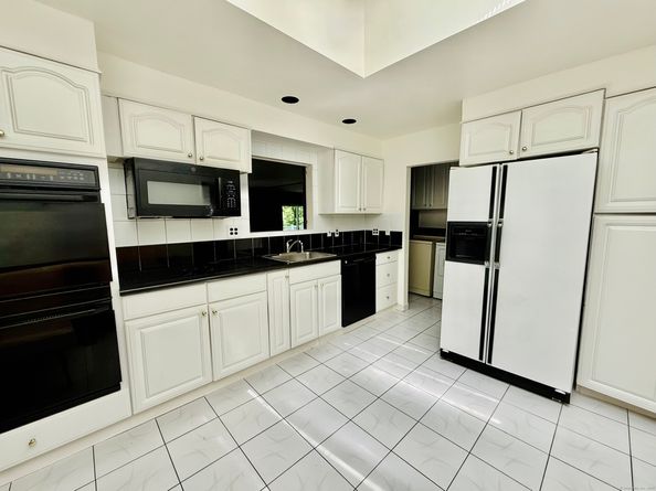 27 Stonecrop Road, Norwalk CT 06851