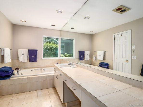 230 New Canaan Avenue APT 2, Norwalk CT 06850