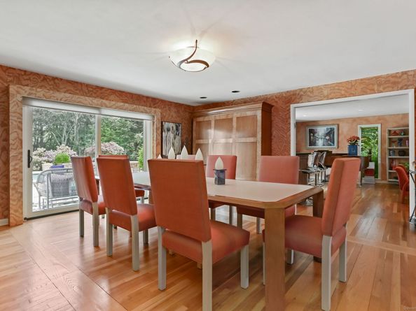 8 Hedgerow Common, Weston CT 06883