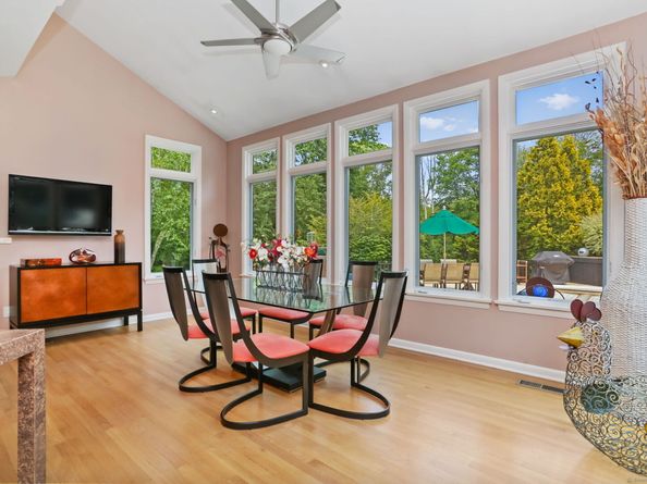 8 Hedgerow Common, Weston CT 06883